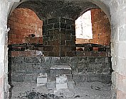 Flame dividing pillar